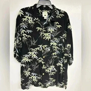 Men’s size large Original‎ Island sport button up short sleeve shirt. Preowned.